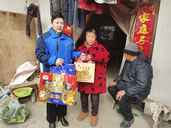 慰问特困人员 (1).jpg